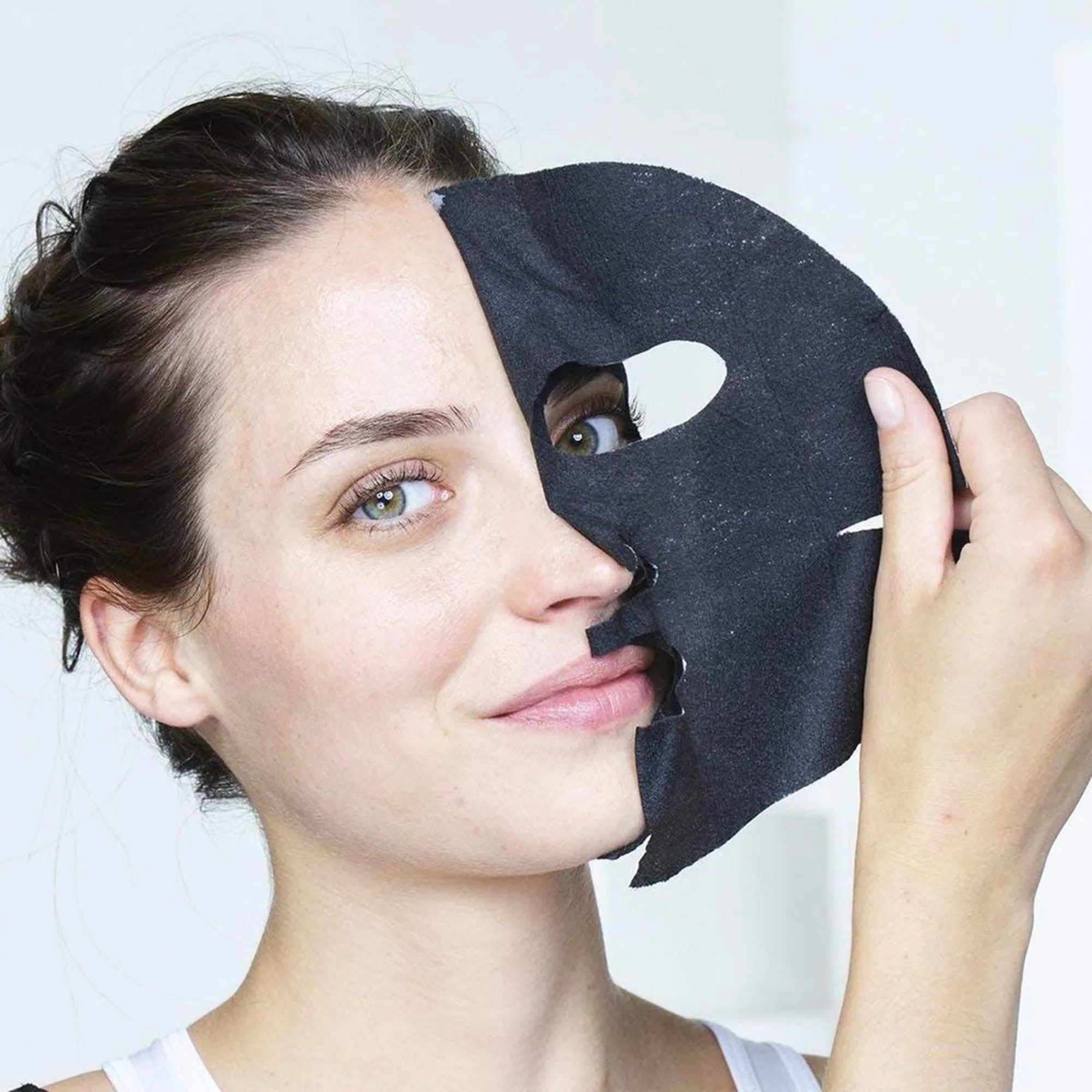 Garnier Maschera in Tessuto Pure Charcoal, Idratante per Pelli Normali o Miste, 32 ml - Image 2